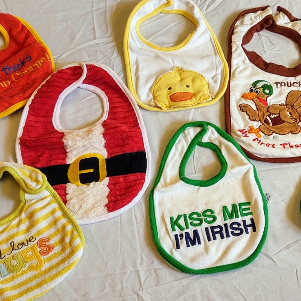 7 holiday Bibs